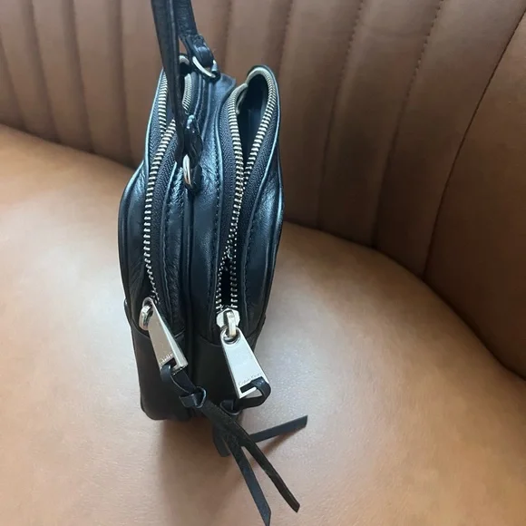 Calvin Klein Black Leather camera Bag style purse crossbody - Picture 5 of 11